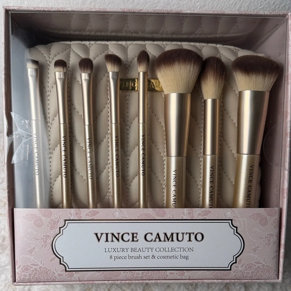 Vince Camuto Luxury Beauty Brush Set 8 pc brush and one cosmetic bag‎